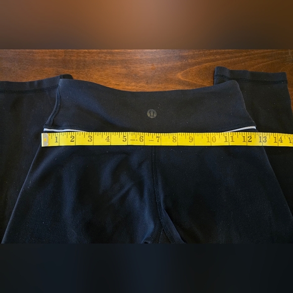 Lululemon‎ Black Wunder Under Cropped Leggings  Size 4 - Picture 7 of 10